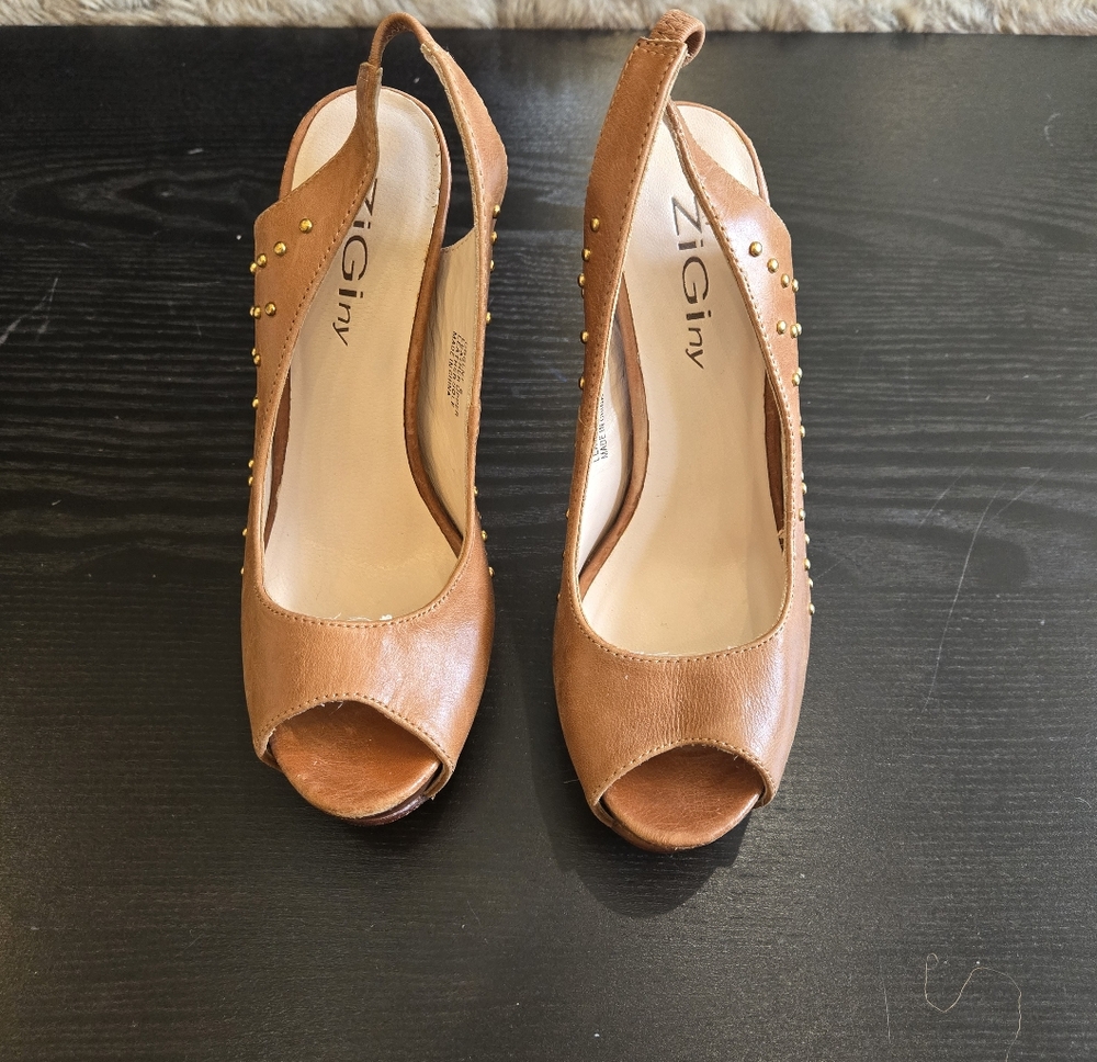 Women's Tan Peep Toe Shoes With Gold Studs